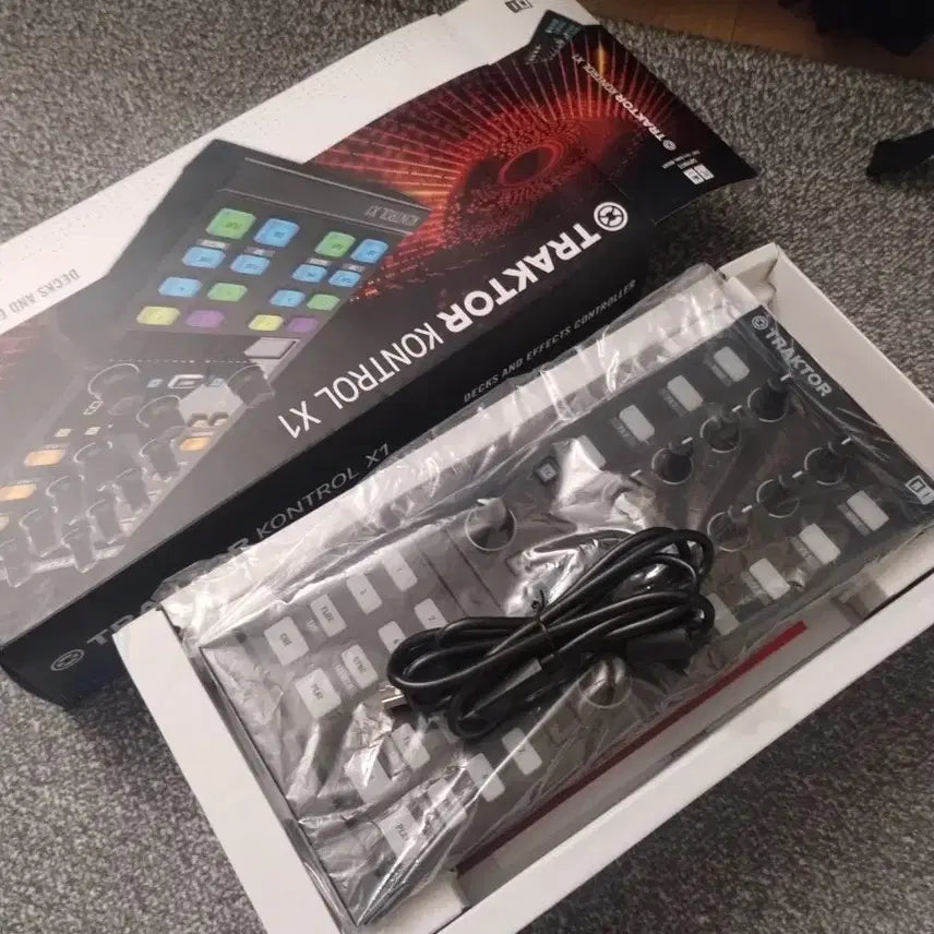 [BUNJANG] Native Instruments Traktor Kontrol X1 Effect MIDI Controller / NI 트랙터 컨트롤 X1 이펙트 미디 컨트롤러