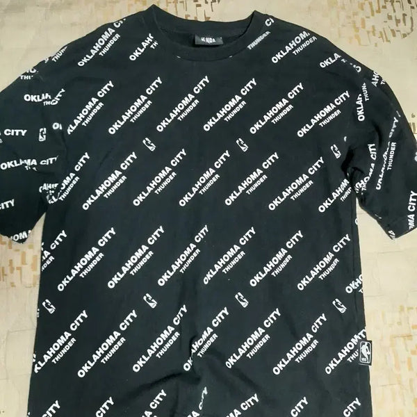 [BUNJANG] NBA Oklahoma City Thunder Logo Black Short Sleeve T-Shirt (Size S) / NBA 오클라호마 시티 썬더 로고 블랙 반팔 티셔츠 S