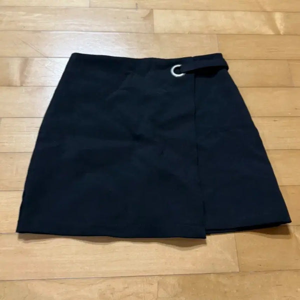 [BUNJANG] Black A-Line Skirt with Ring Detail / 블랙 A라인 스커트 링 디테일