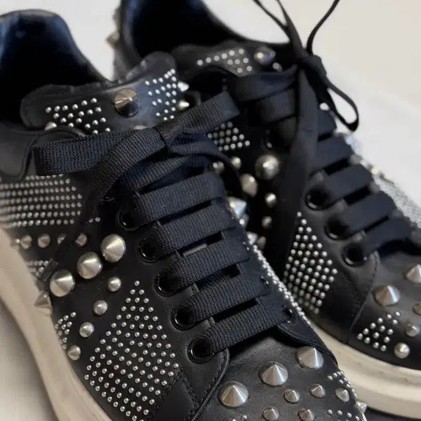 [BUNJANG] Alexander McQueen Oversized Sneakers Stud Embellished Leather Men's IT 42 / 알렉산더 맥퀸 오버사이즈드 스니커즈 스터드 엠벨리시드 에디션 42