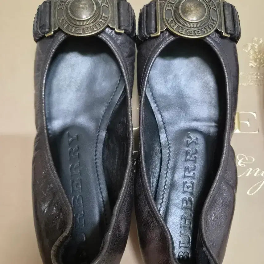 [BUNJANG] Burberry Women's Leather Flat Shoes Size 36 1/2 / 정품) 새거) 버버리 여성 플랫슈즈 36 1/2