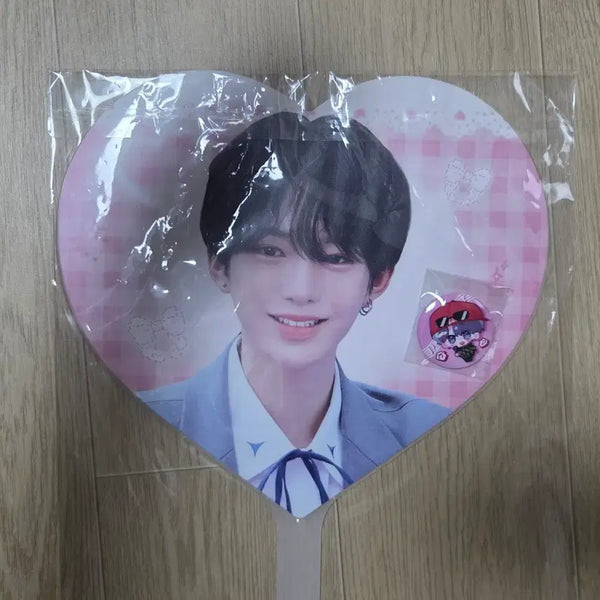 [BUNJANG] BOYS PLANET 2 Takumi Lucky Draw 1st Place Uchiwa & Pin Badge Set / 급처))보이즈플래닛2 타츠키 생카 럭드 1등 우치와 핀벳지
