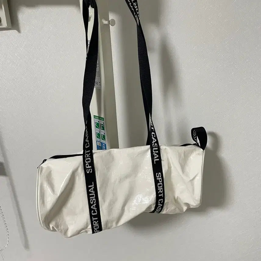 [BUNJANG] Heritagefloss Patent Sports Gym Bag (S) / 헤리티지플로스 PATENT SPORTS GYM BAG (S)