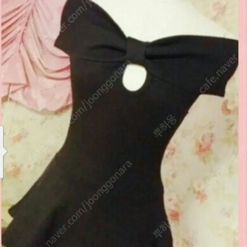 [BUNJANG] Bust Hole Off-Shoulder Peplum Tee Black / 새상품 바스트홀 오프숄더 블랙 페플럼티