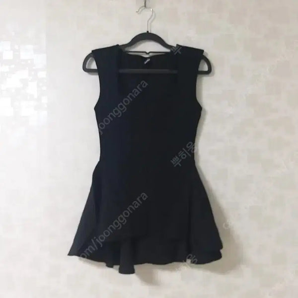 [BUNJANG] Asymmetrical Flare Ribbed Chiffon Mix T-Shirt Black / 새상품 쫀쫀 골지쉬폰믹스 언발플레어티 블랙