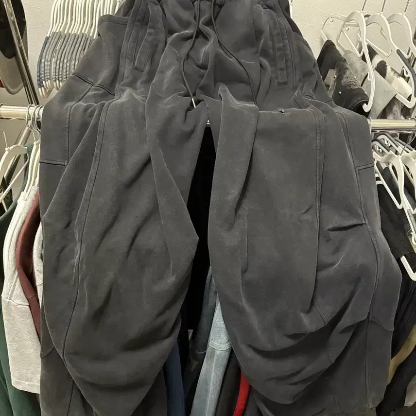[BUNJANG] Begin 202 Void Parachute Sweatpants Washed Black / 비긴 202 보이드 파라슈트 스웻 팬츠 워시드 블랙
