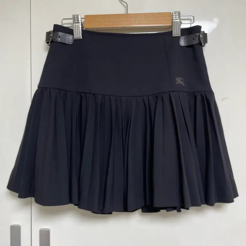 [BUNJANG] Burberry Blue Label Vintage Pleated Buckle Skirt Navy / 버버리 블루 빈티지 플리츠 버클 스커트 네이비 블랙/stc/솜빈티지/큐빈