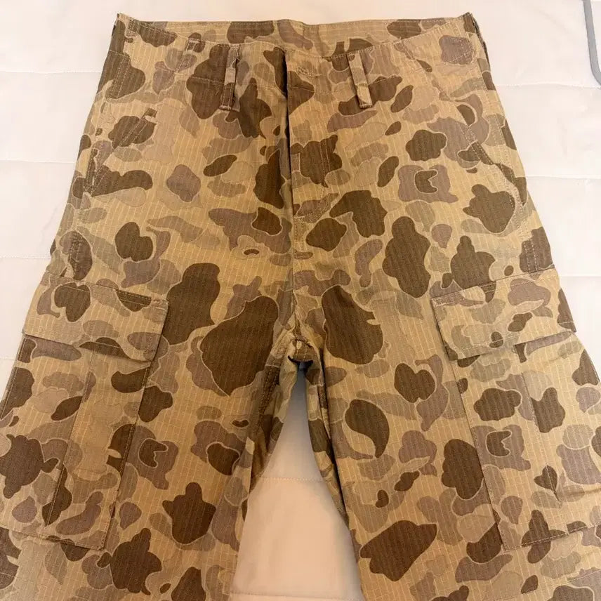 [BUNJANG] Carhartt Camo Bermuda Shorts / 칼하트 카모 버뮤다 팬츠