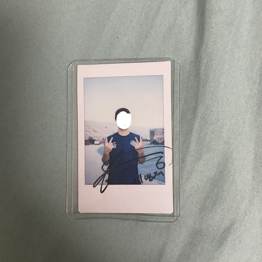 [BUNJANG] Lee Young-jae Autographed Polaroid Photo / 전)수원fc 현)전북현대 이영재 선수 친필사인 폴라로이드 팝니다