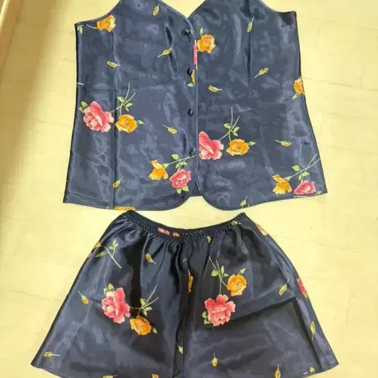 [BUNJANG] Satin Floral Pajama Set / 새틴 꽃무늬 잠옷 세트
