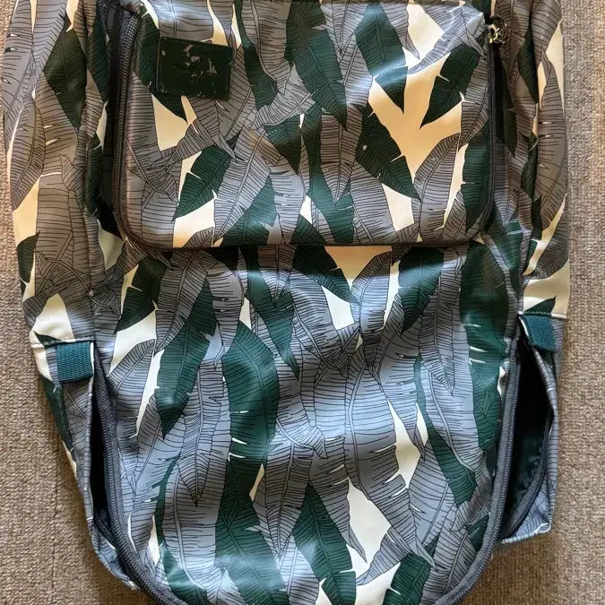 [BUNJANG] Hallmark Backpack Tropical Leaf Pattern / 홀마크백백 미국정품