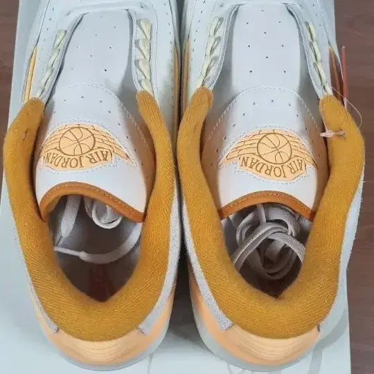 [BUNJANG] Air Jordan 2 Retro Low Sneakers / 에어 조던 2 레트로 로우 285