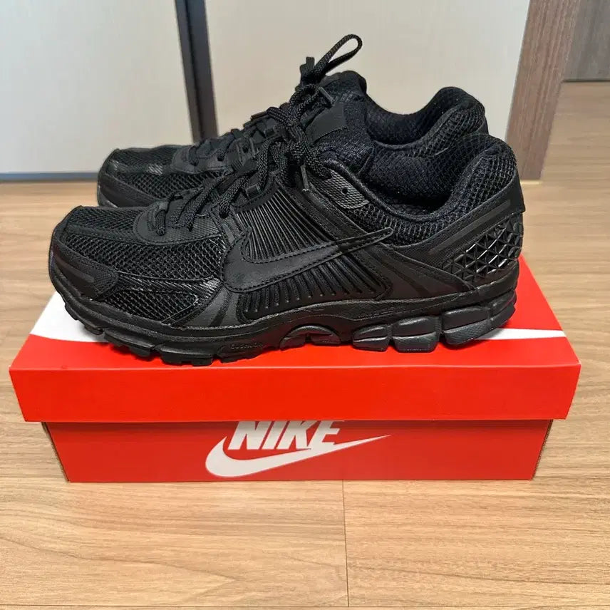 [BUNJANG] Nike Zoom Vomero 5 SP Triple Black Men's Running Shoes / 나이키 줌 보메로 5 SP 블랙 올검 트리플블랙 트블 285