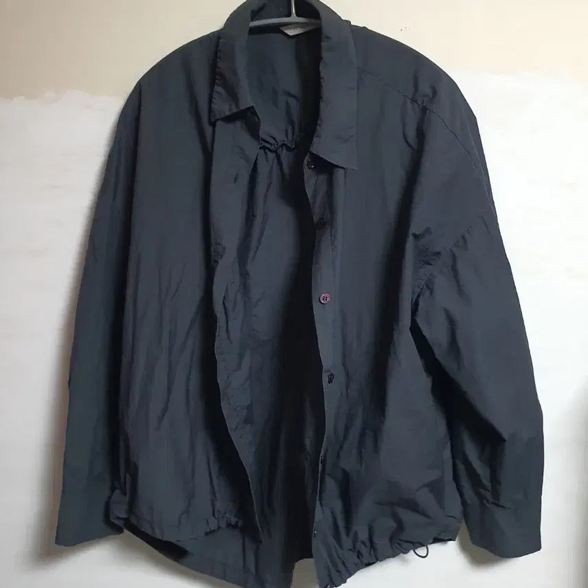 [BUNJANG] VOV Women's Lightweight Shirt-Style Jacket Matte Black / 보브 VOV 여성 간절기 경량 바람막이 셔츠형 자켓 매트 블랙 55-66