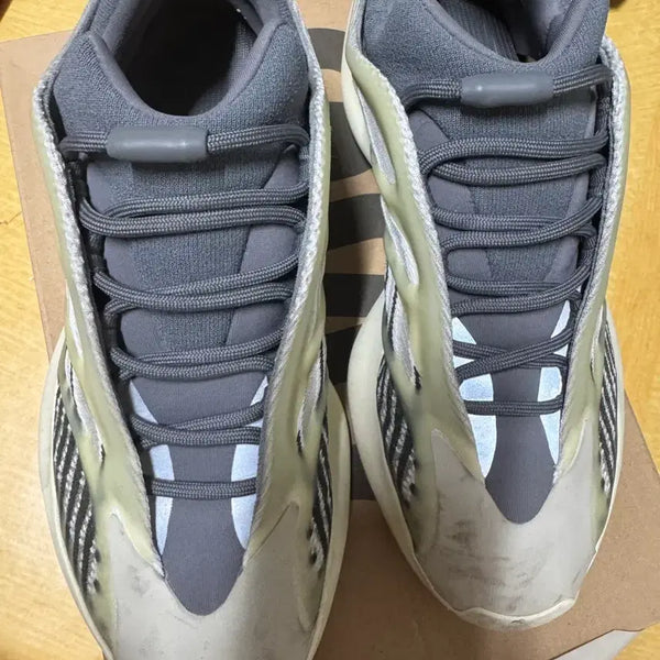 [BUNJANG] Adidas Yeezy 700 V3 Fade Salt Sneakers / 아디다스 이지 700 V3 페이드 솔트