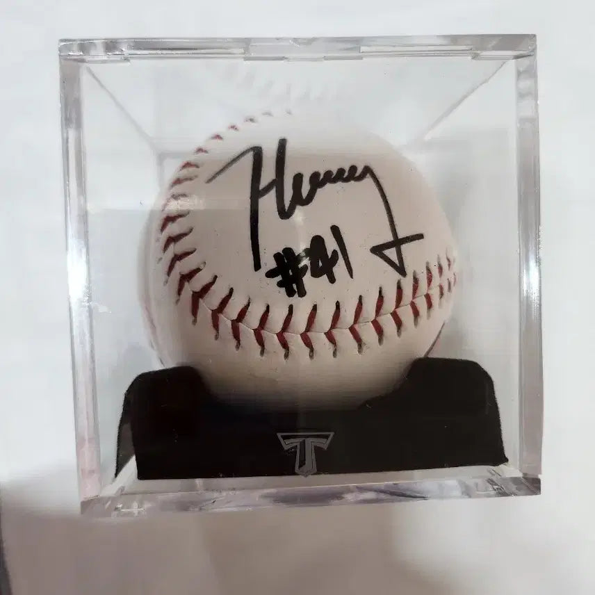 [BUNJANG] Kia Tigers Hwang Dong-ha Autographed Baseball / 기아 타이거즈 황동하 친필 싸인볼