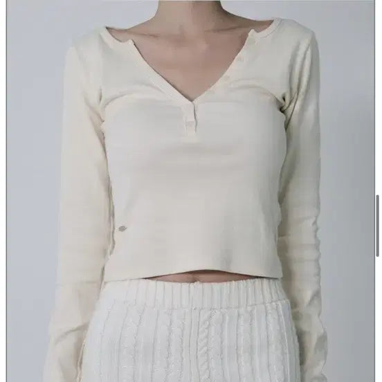 [BUNJANG] Fayde V-Neck Henley T-Shirt Cream / 페일제이드 브이 헨리넥 T _ 크림색상 새상품