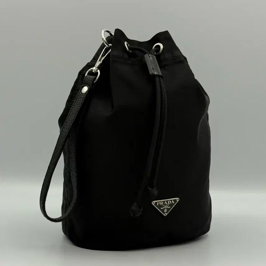 [BUNJANG] Prada Pocono Nylon Drawstring Bucket Bag Pouch Black / [정품] 프라다 포코노 나일론 복조리 버킷백 파우치 블랙