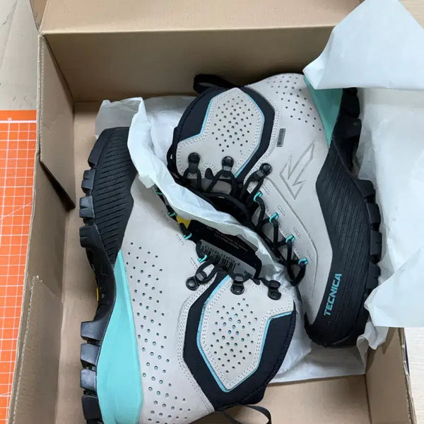 [BUNJANG] Tecnica Forge 2.0 GTX WS Women's Mid-Weight Hiking Boots - SF Grey / [새상품] 테크니카 포지 2.0 GTX WS 중등산화 판매합니다.