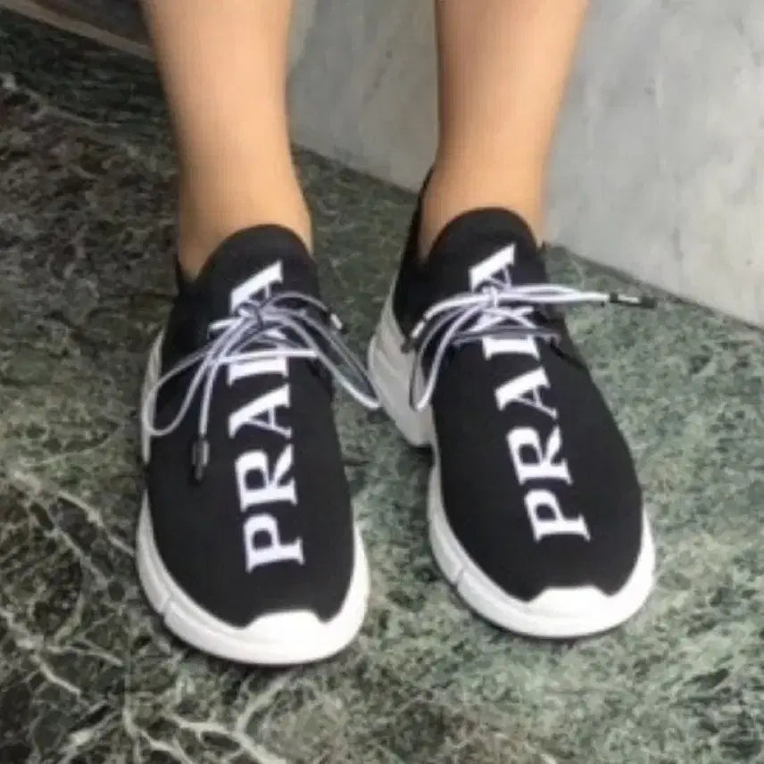 [BUNJANG] Prada Logo Knit Sneakers / 프라다 로고 니트 스니커즈(255)