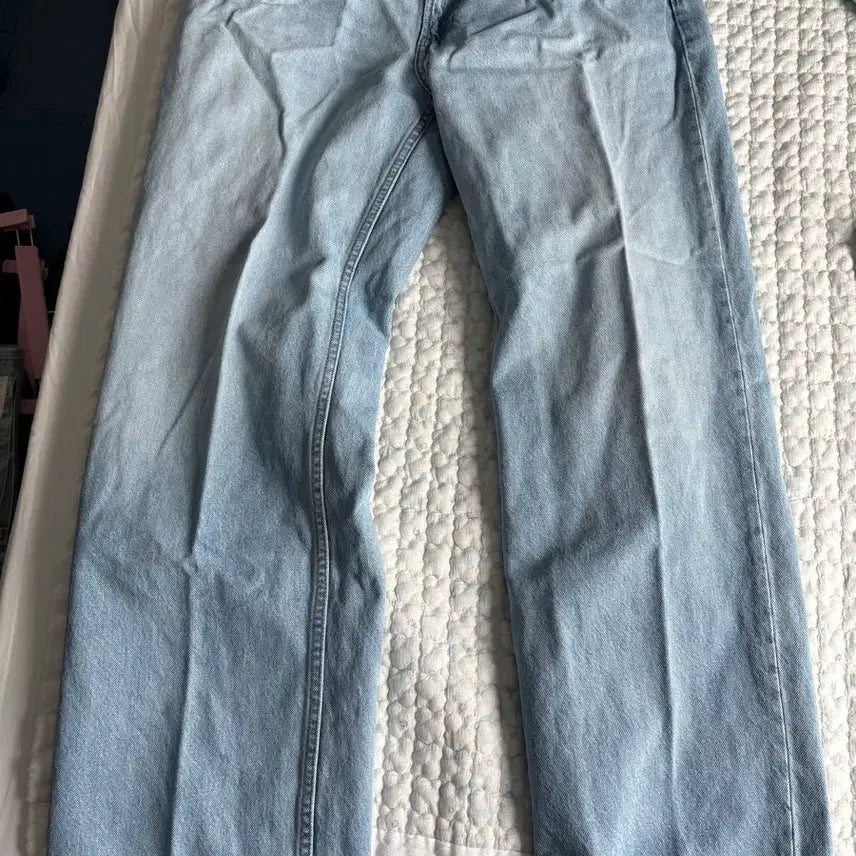 [BUNJANG] Uniqlo JW Anderson Straight Jeans Light Blue 36 / 유니클로 jw앤더슨 스트레이트진 36 연청