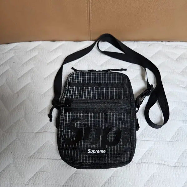 [BUNJANG] Supreme 24SS Shoulder Bag Crossbody Black / 슈프림 숄더백 크로스백 블랙 24SS