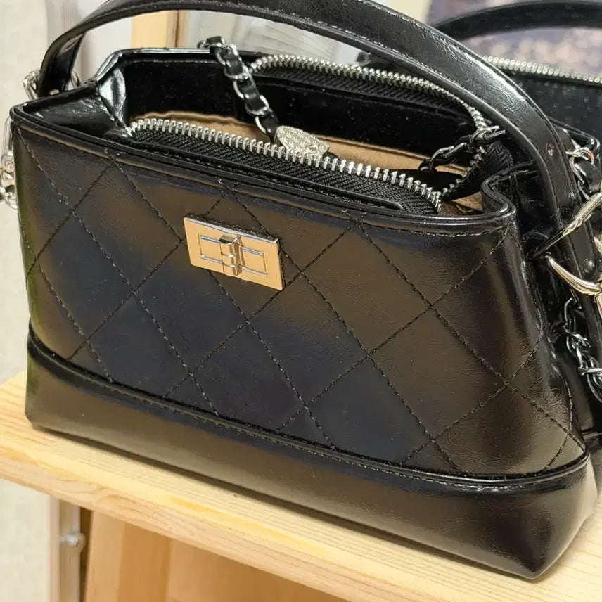 [BUNJANG] Black Quilted Mini Bag with Chain Strap / 블랙 미니 퀄팅백