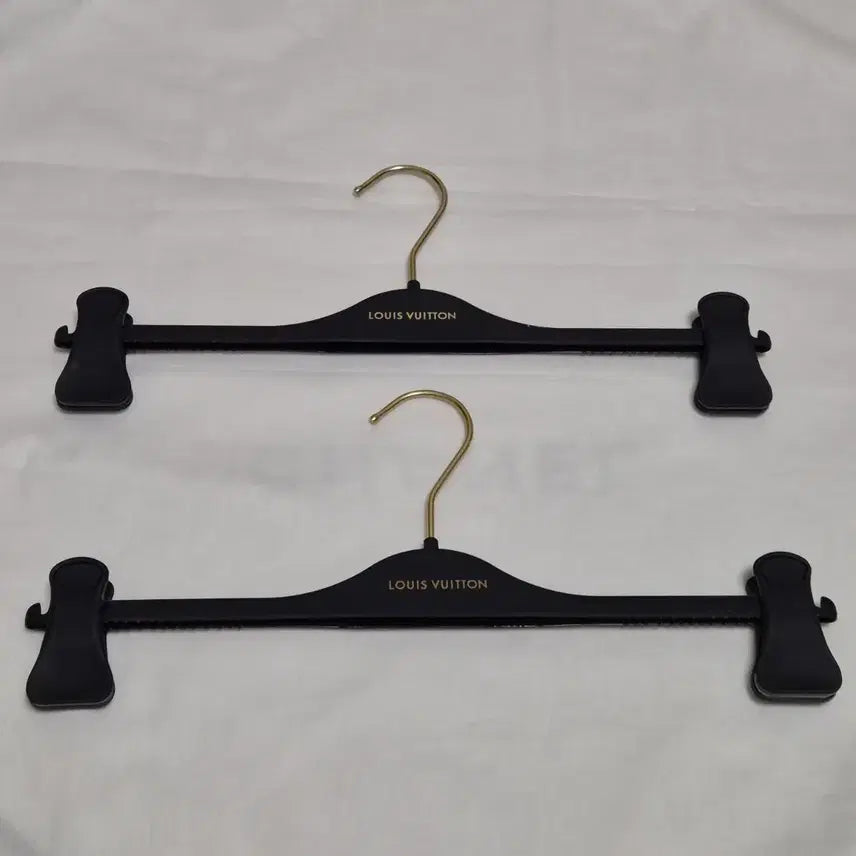 [BUNJANG] Louis Vuitton Plastic Hanger (Pants/Skirt Clips) / 루이비통 옷걸이(바지걸이 치마걸이) 개당 만원