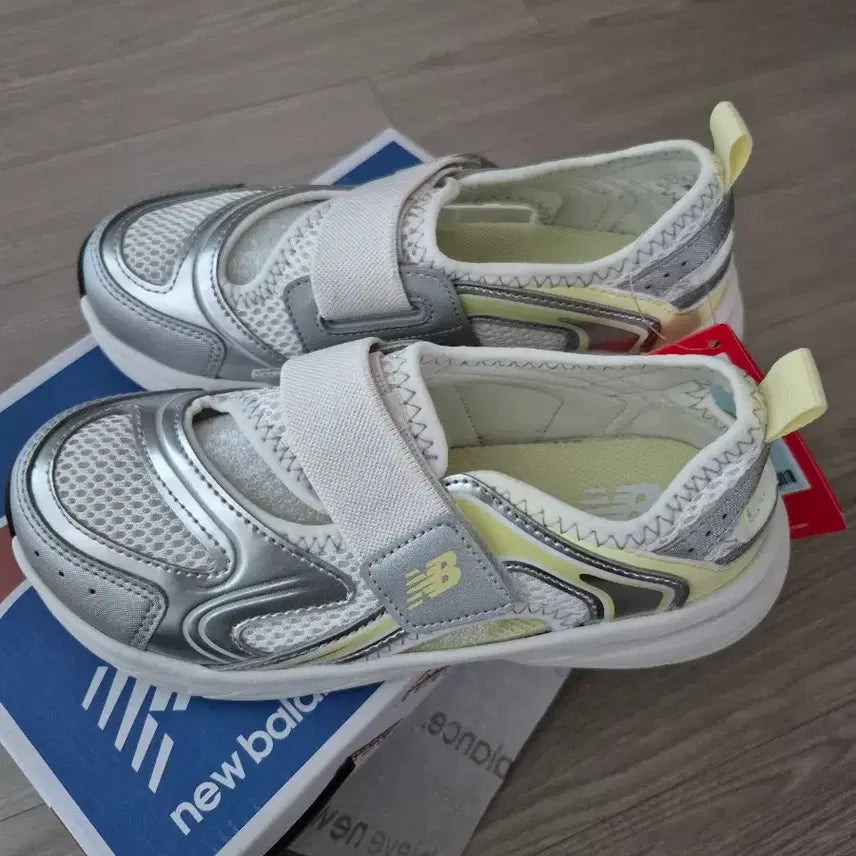 [BUNJANG] New Balance Fresh Foam Roav VITA Yellow Running Shoes / (220)뉴발란스 뉴발 프리들 비타 옐로우