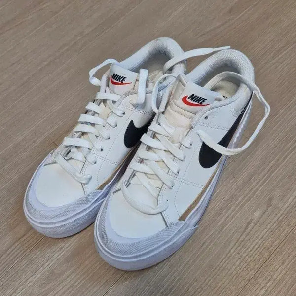 [BUNJANG] Nike Air Force 1 '07 White Sneakers (235) / 나이키 운동화 (235) DM7590-100