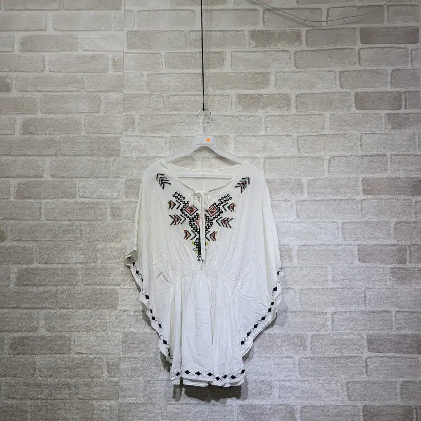 [BUNJANG] White Embroidery Blouse - Free Size / ㅈ157 화이트자수 블라우스 F