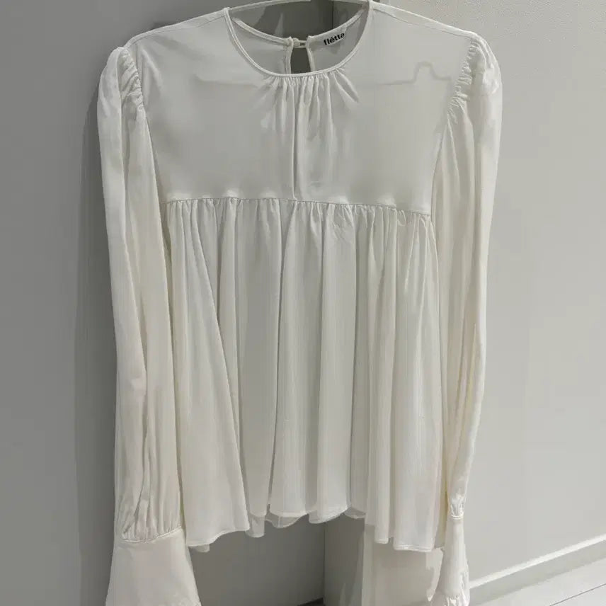 [BUNJANG] Fleta Ruffle Blouse / 플레따 러플 블라우스