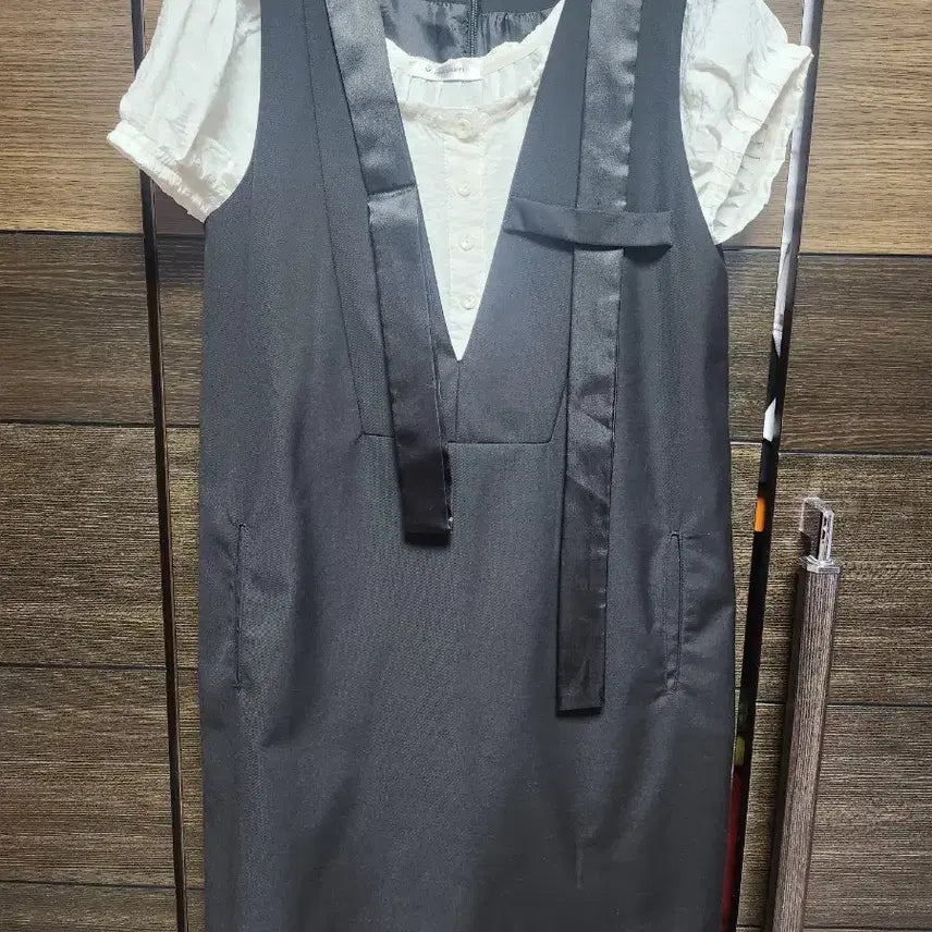 [BUNJANG] Belllygirl Black Sleeveless Dress & White Short-Sleeve Blouse Set / 벨리걸 원피스와 블라우스 여자옷 여성옷 여름반팔 티셔츠 치마