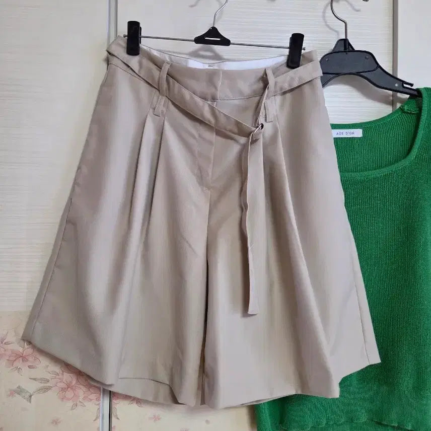 [BUNJANG] Belted Beige Pintuck Shorts / 벨티드 베이지 핀턱 반바지