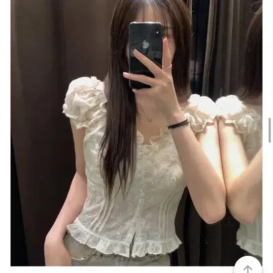 [BUNJANG] After Roses Frill Shirred Blouse Cream / 프릴 슈 블라우스 (새거,배송비포함)