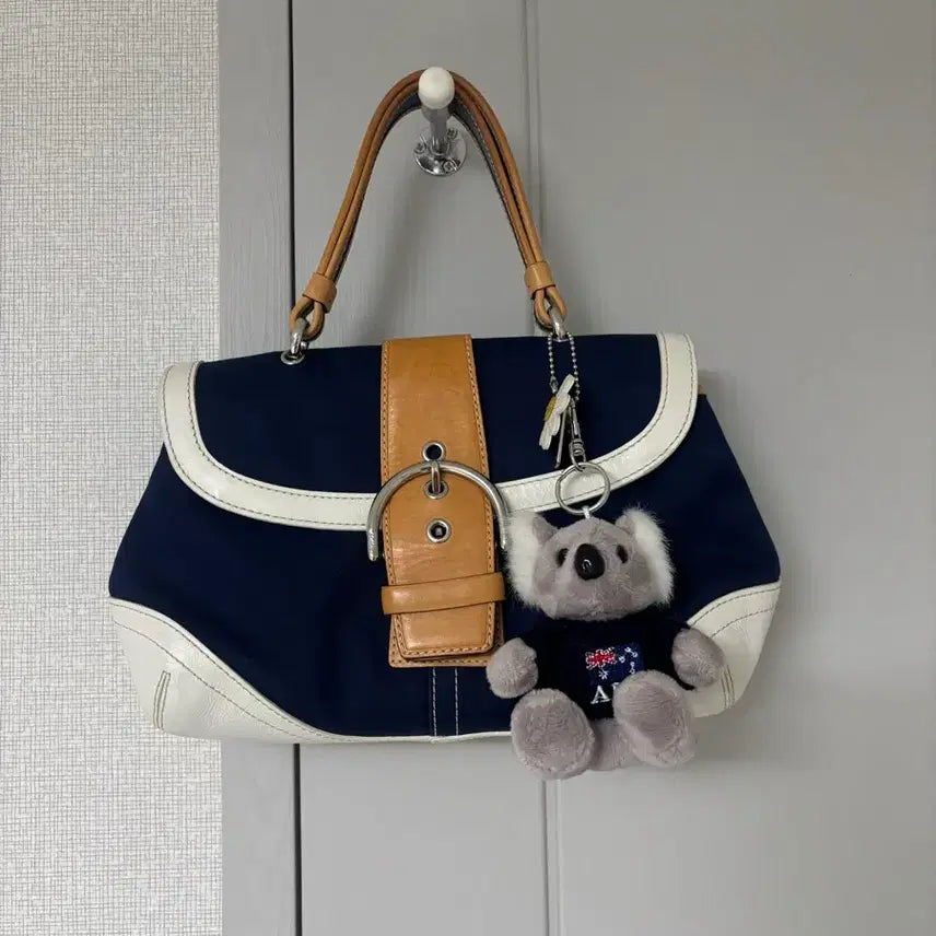 [BUNJANG] Coach Leather Handbag with Flower and Coach Keyring / 코치 가방