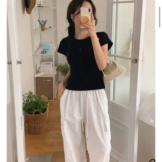 [BUNJANG] French of Jane Roundneck Cotton Short-Sleeve T-Shirt Slim Fit Black / 에이블리 지그재그 프렌치오브 제인 라운드넥 코튼 반팔 티셔츠 슬림핏 블랙