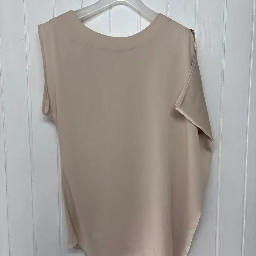 [BUNJANG] CAHIERS Beige Unbalanced Short Sleeve Blouse / CAHIERS 베이지 언밸런스 반팔 블라우스 M(55)  가