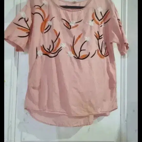[BUNJANG] Linen Embroidered Blouse - Summer Collection / 여름 시원한 고급스러운 자수 마  린넨  블라우스