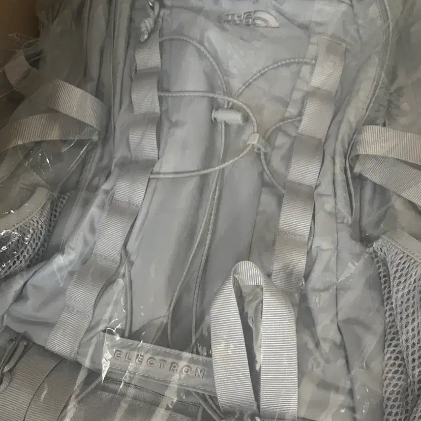 [BUNJANG] The North Face Electron 30L Backpack Light Gray / 노스페이스 Electron 백팩 30L LIGHT GRAY