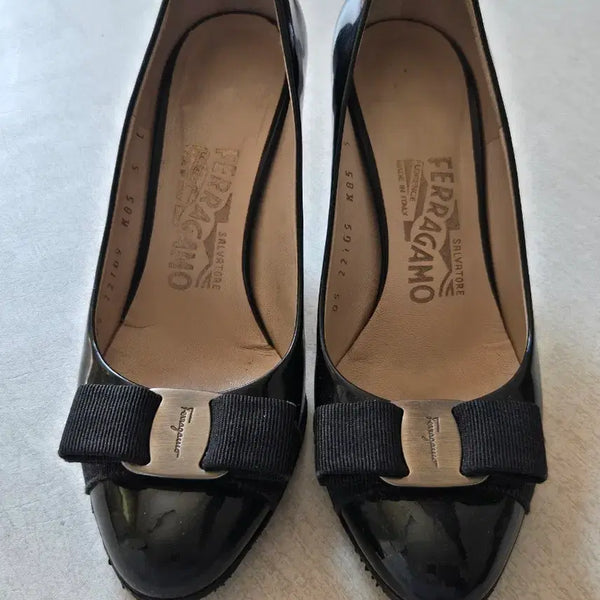 [BUNJANG] Salvatore Ferragamo Vara Bow Patent Leather Pumps Black / 페라가모 바라 리본 페이턴트 유광 구두 힐 블랙