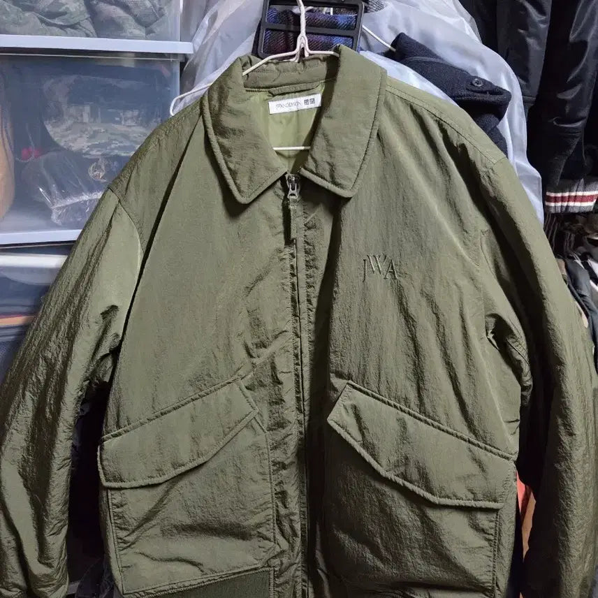 [BUNJANG] Uniqlo JW Anderson Padded Short Blouson Olive XL / 유니클로 JW앤더슨 패디드 숏 블루종 올리브 (XL)