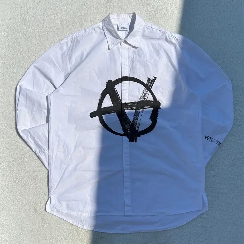 [BUNJANG] Vetements White Anarchy Print Shirt / 베트멍 화이트 아나키 프린팅 셔츠