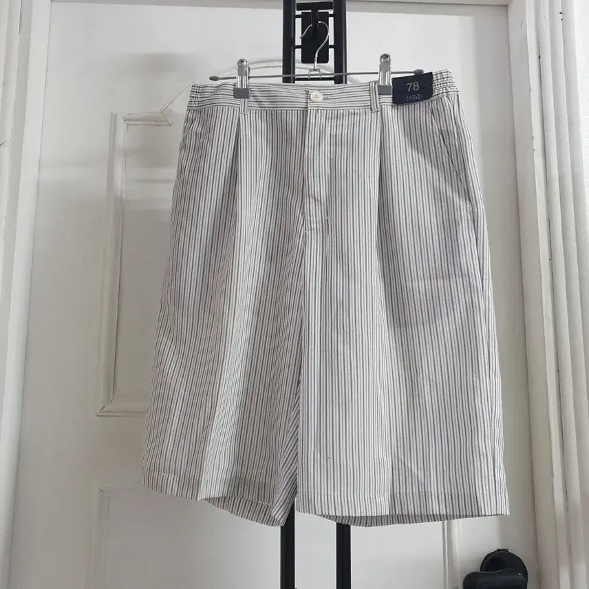[BUNJANG] Carmen Men's/Women's Summer Shorts White Stripe (30-inch) / 새옷 30인치 카르멘 남녀공용 여름 반바지 화이트 스트라이프