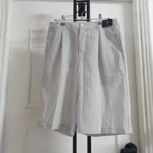 [BUNJANG] Carmen Men's/Women's Summer Shorts White Stripe (30-inch) / 새옷 30인치 카르멘 남녀공용 여름 반바지 화이트 스트라이프
