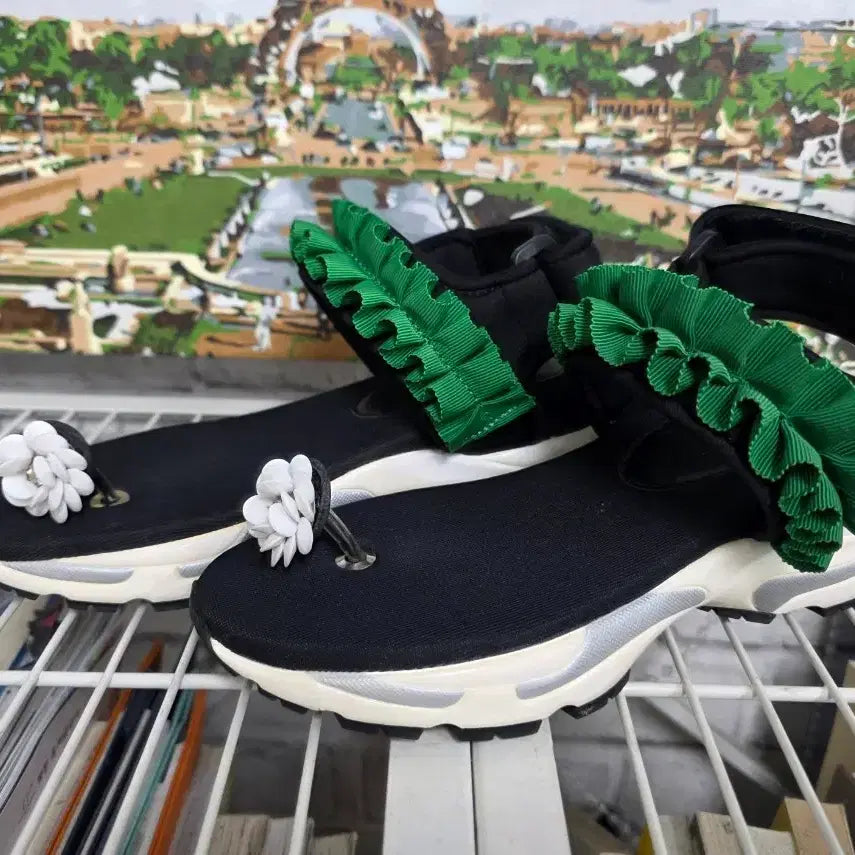 [BUNJANG] SUECOMMA BONNIE Women's Flower Strap Flat Sandals (Black) / 슈콤마보니 여성 쪼리 샌들 230 플라워 스트랩 슬리퍼 HD49