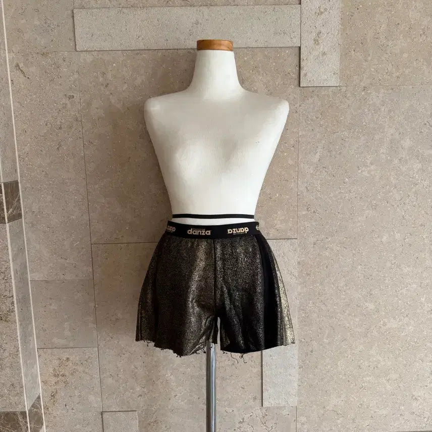 [BUNJANG] Danza Italian Brand Gold Glitter Shorts - Size S / Danza 이태리브랜드 숏팬츠 S 골드 글리터 새상품