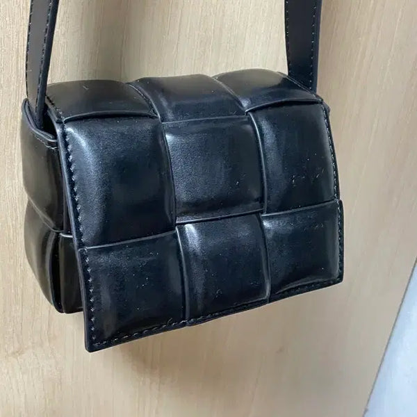 [BUNJANG] Knot Mini Camera Crossbody Bag / 매듭 미니 카메라 크로스백
