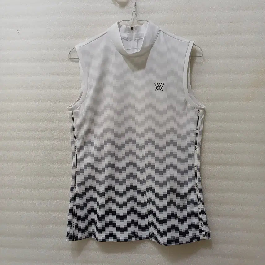 [BUNJANG] Anew Golf High-neck Sleeveless Top Women's M / 어뉴 매장판 골프 하이넥 민소매 나시 티 여성 M 거의새것 사랑봉봉