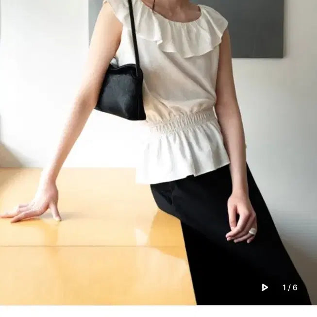 [BUNJANG] How to Love Me Verbena Smoke Ruffle Sleeveless Blouse / 하우투러브미 버베나 스모크 러플 나시 블라우스